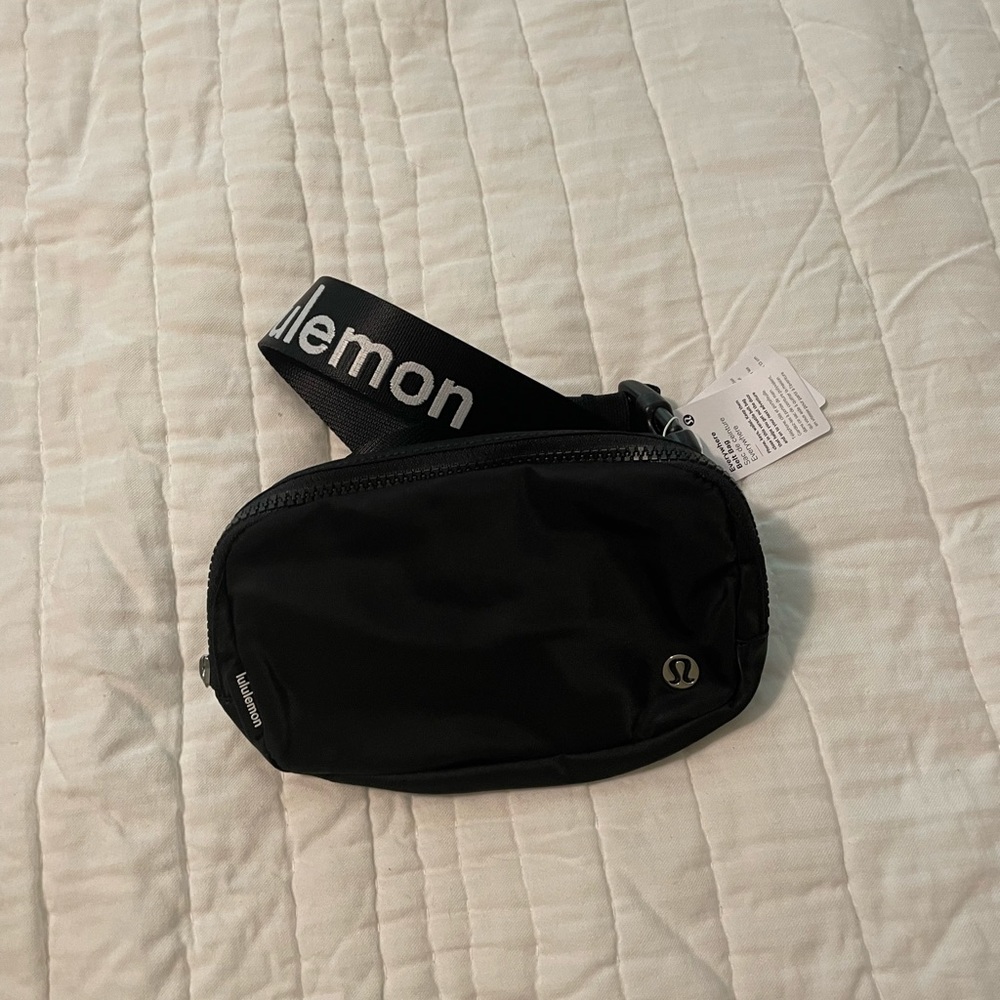 Lululemon Everywhere Belt Bag